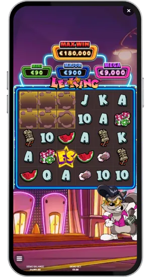 Trycka på snurrknappen för att starta en runda i Le King slot